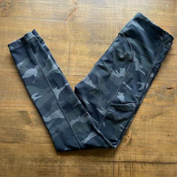 Athleta Ultimate Camo 7/8 Tight Leggings-Pockets-Green-Size XS - Picture 7 of 13